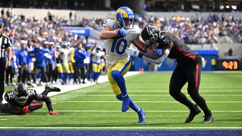 Defending champions Los Angeles Rams lost in their opening match of the season.