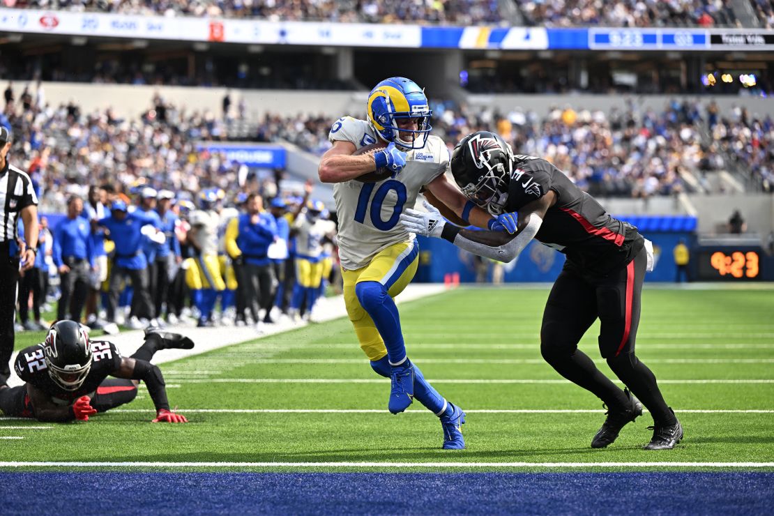 Defending champions Los Angeles Rams lost in their opening match of the season.