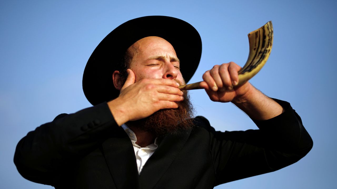 An ultra-Orthodox Jewish man blows a shofar, before he takes part in a Tashlich prayer, a Rosh Hashanah ritual, on the shores of the Mediterranean Sea, in the city of Ashdod, Israel on September 21, 2017.
