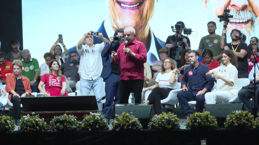 Brazil election: With Bolsonaro and Lula facing off, anything could happen in Brazil's heated presidential race 4 lula da silva jair bolsonaro elecciones presidente brasil marcos moreno cnn pkg_00015725.png