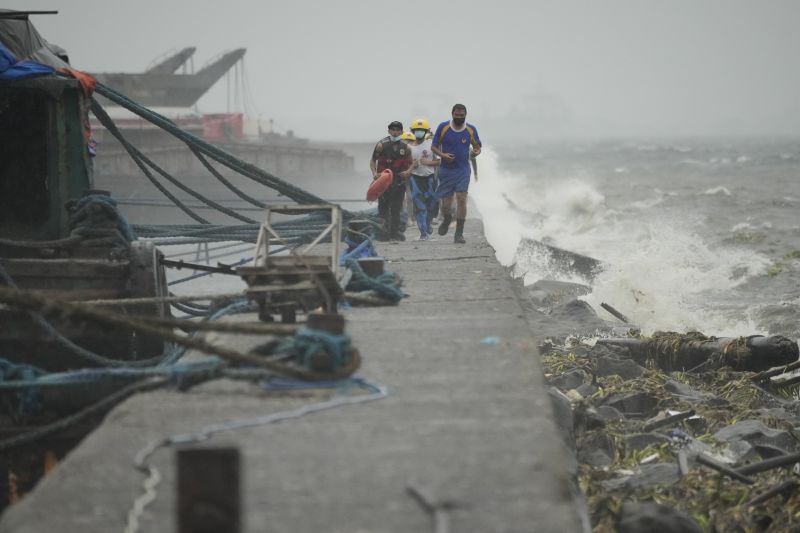 Typhoon Karding: Philippines On Red Alert As Noru Roars In | CNN