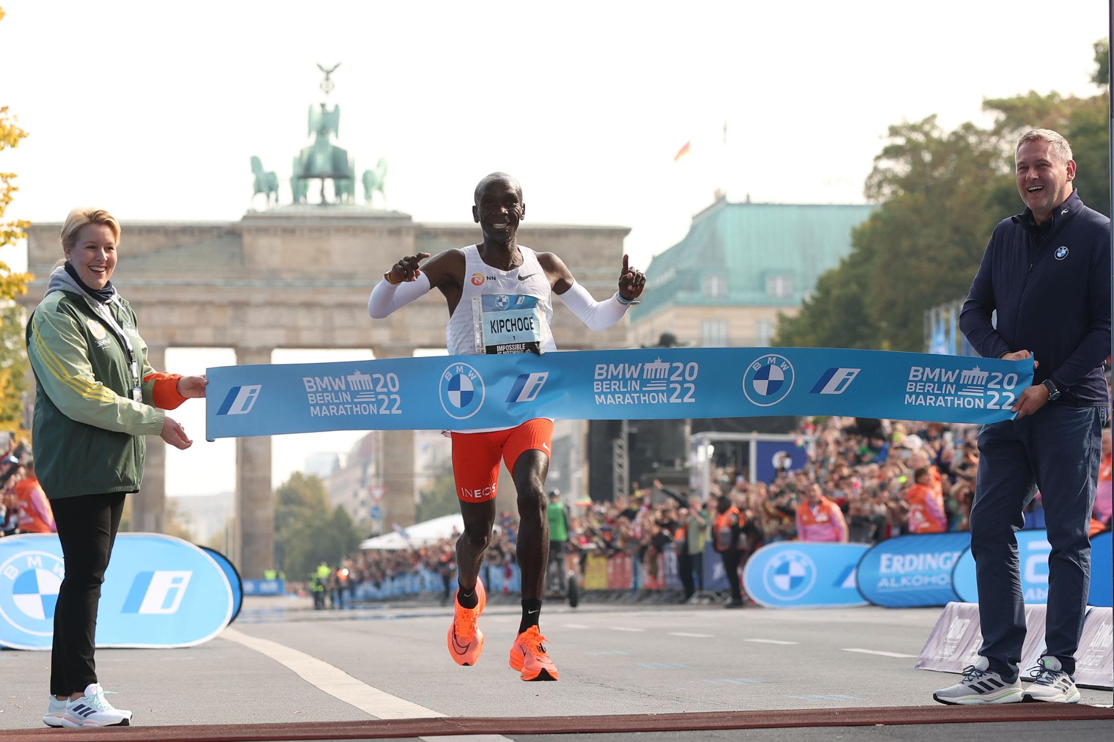 Specificity loom Good luck Eliud Kipchoge breaks own world record in Berlin Marathon victory | CNN