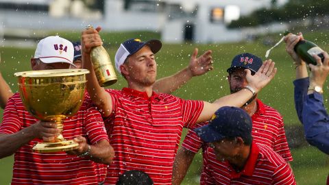 Sep 25, 2022; Charlotte, North Carolina, USA; Team USA golfer Jordan Spieth celebrates with his team during the singles match play of the Presidents Cup golf tournament at Quail Hollow Club. Mandatory Credit: Peter Casey-USA TODAY Sports