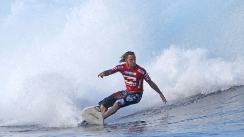 Chris Davidson surfs during round two of the Billabong Pro Tahiti on August 31, 2010 in Teahupo'o, French Polynesia.