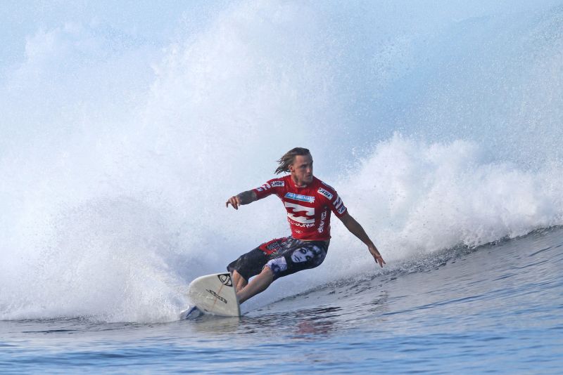 Former Australian surfer Chris Davidson dies after being punched outside pub | CNN