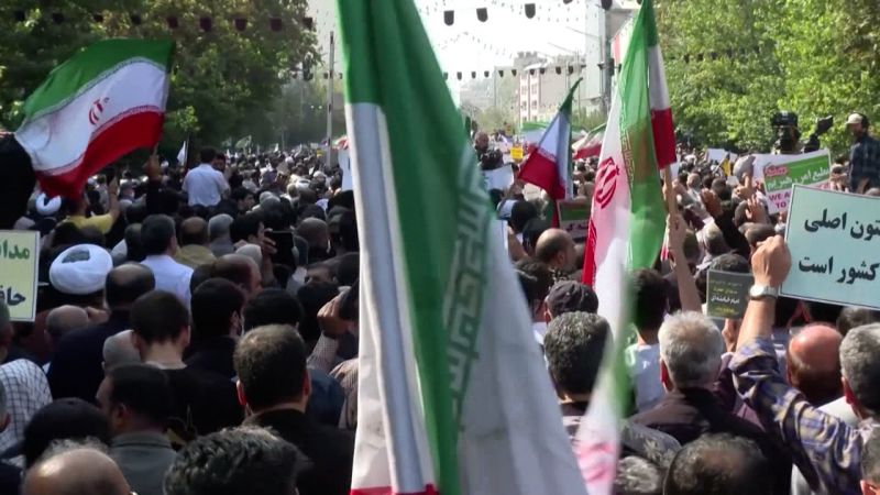 Iran pro-government demonstrations occur amid the crackdown on protesters