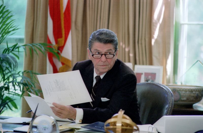 Premarket-aktier: Ronald Reagans skattelektion for Storbritannien