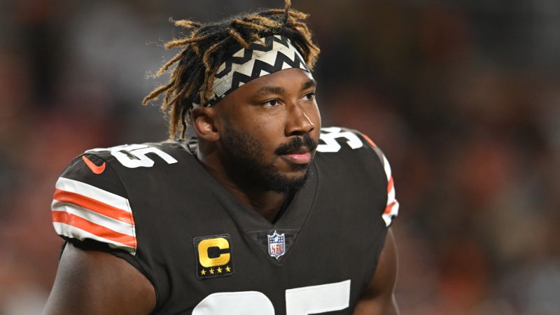 Cleveland Browns defensive end Myles Garrett warms up before the game  News Photo - Getty Images