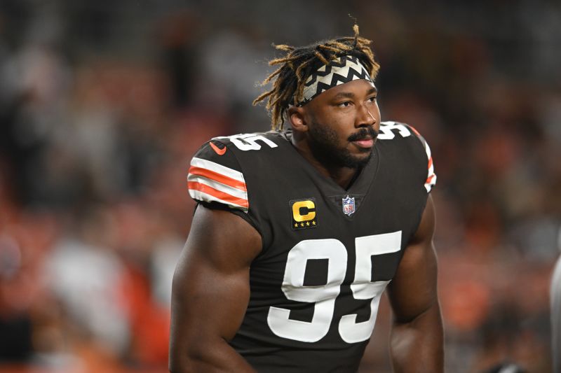 Myles Garrett, Cleveland Brown’s defensive end, hospitalized with his passenger after car accident