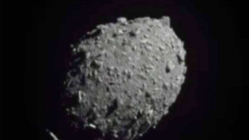 Астероидът е „много различно тяло“, след като е бил ударен от космически кораб на НАСА, казват учени