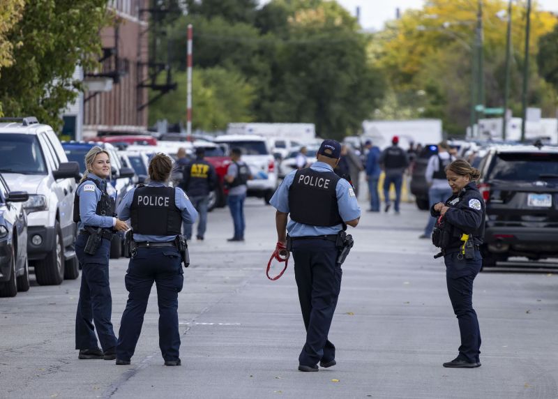 Chicago Officers Shot An Intruder Who Climbed 5 Stories On A Fire ...