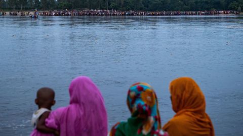 Un bateau transportant des pèlerins religieux a chaviré au Bangladesh le 25 septembre 2022.