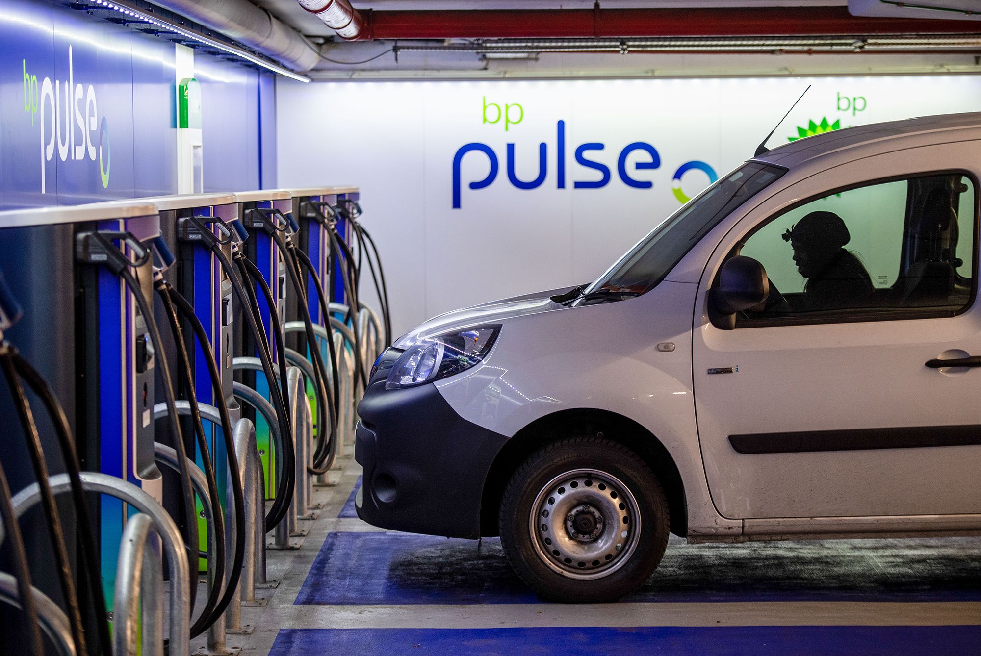 hertz ev charging stations