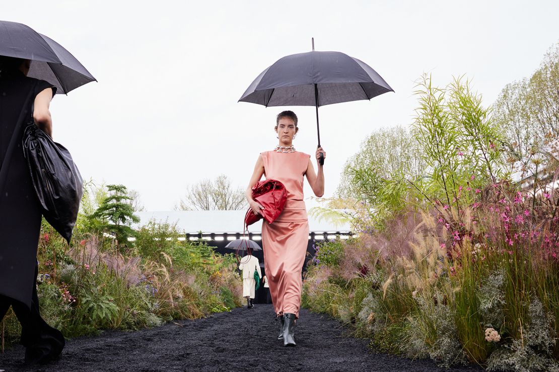 It was a gender-inclusive runway at Jil Sander, who combined menswear and womenswear for the first time in five years.