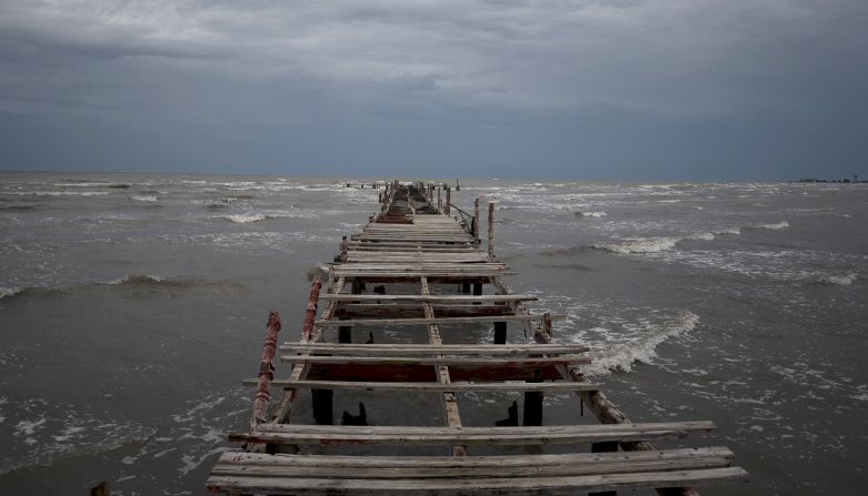 Waves kick up along the shore of Batabano as <a href="index.php?page=&url=https%3A%2F%2Fus.cnn.com%2F2022%2F09%2F27%2Fweather%2Fhurricane-ian-cuba-florida-tuesday%2Findex.html" target="_blank">Hurricane Ian reaches Cuba</a> on Monday.