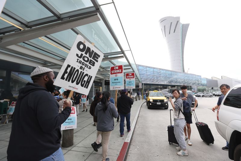 Read more about the article 1000 food workers at San Francisco airport are on strike – CNN