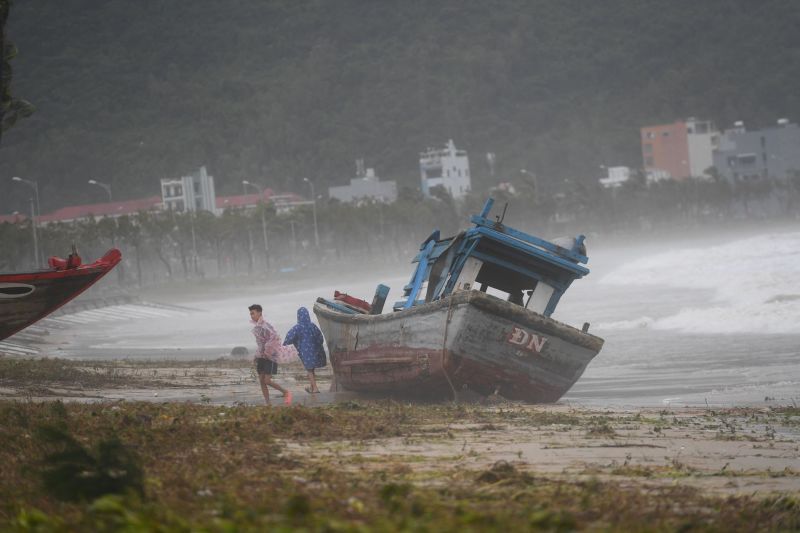 Hundreds Of Thousands Evacuated As Typhoon Noru Makes Landfall In ...