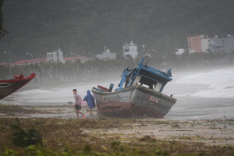 إعصار نورو: كارينغ يصل إلى اليابسة في دا نانغ ، فيتنام