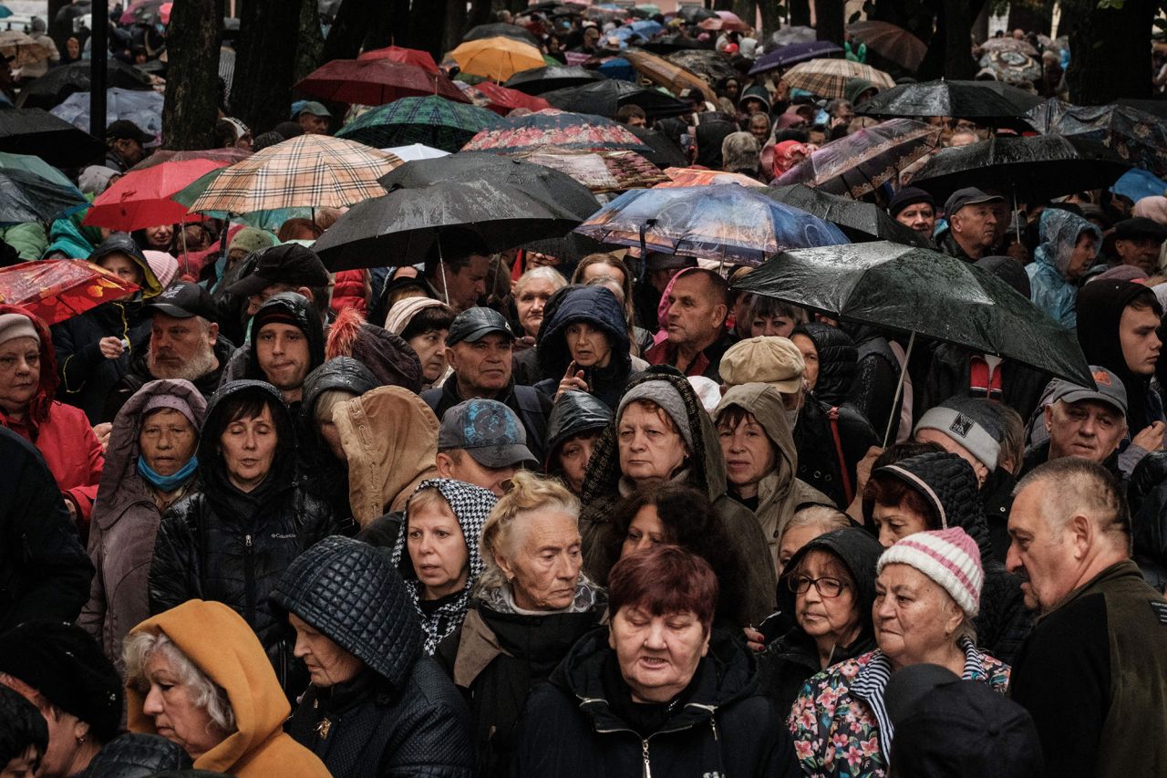 People wait for food aid distributed by the local branch of Caritas Internationalis, a Catholic charity organisation, in Kharkiv, Ukraine, on September 27.  Zelensky says Russia waging war so Putin can stay in power &#8216;until the end of his life&#8217; 220928093100 03 ukraine gallery update