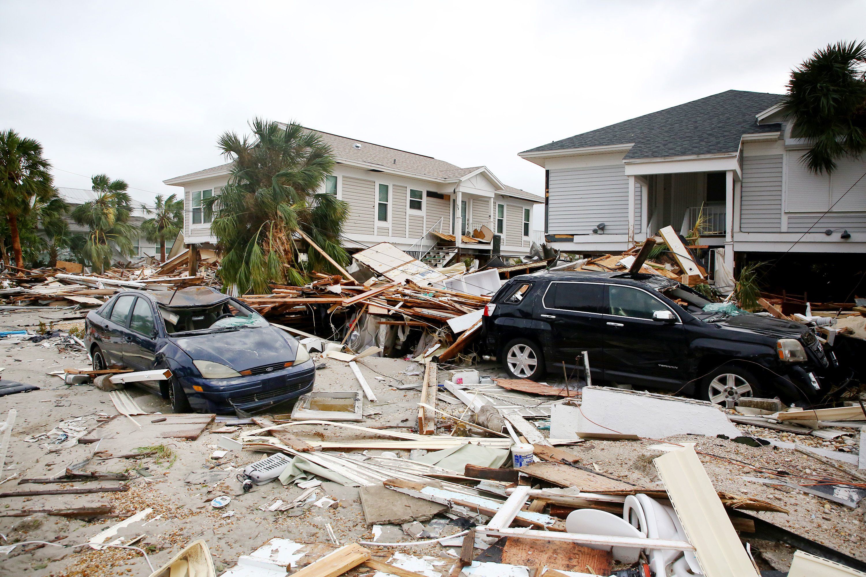 https://media.cnn.com/api/v1/images/stellar/prod/220929134926-01-hurricane-ian-cars-damaged-fort-myers-0929.jpg?c=original