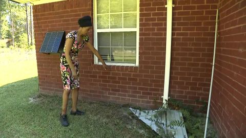 Jackie Jones shows CNN how high the flood waters rose on her property in March 2020.
