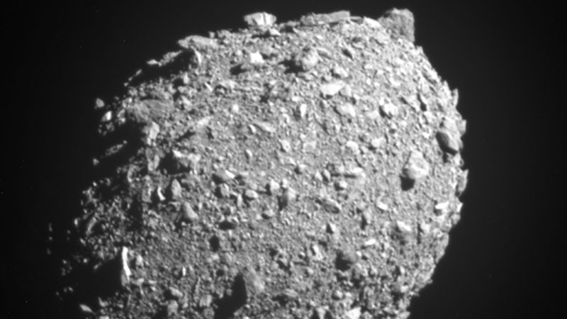 Imagini dramatice arată o navă spațială în coliziune cu un asteroid