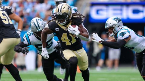 Alvin Kamara (41) of the New Orleans Saints runs the ball against the Carolina Panthers.