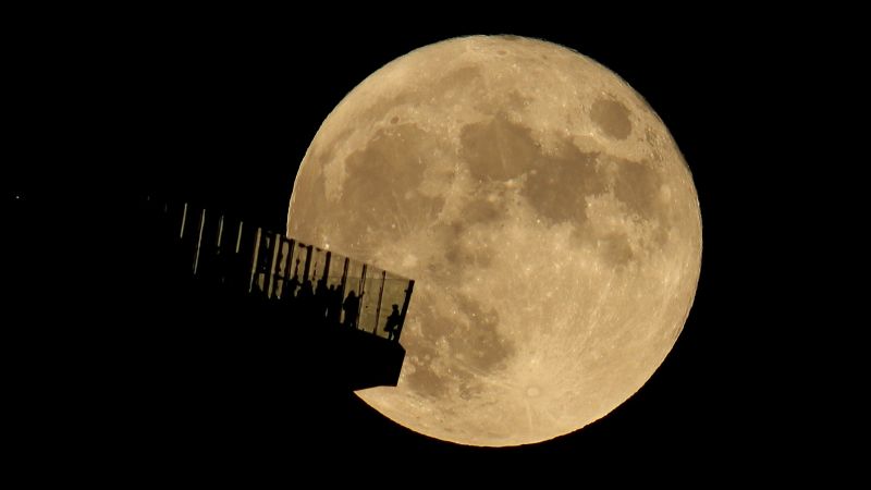 Watch the hunter's moon rise in the sky this weekend