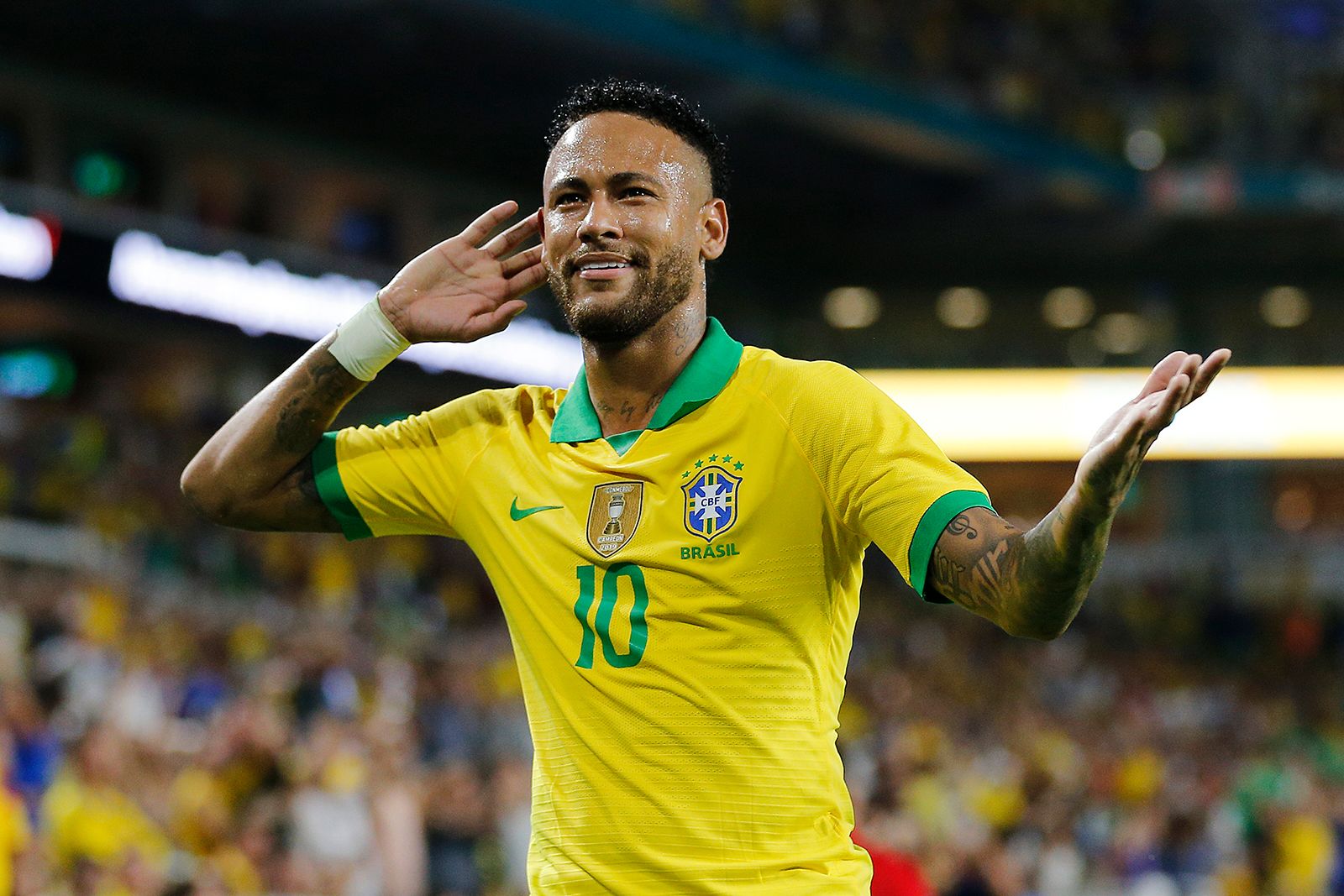 Neymar Jr.: Brazilian soccer star faces criticism for Bolsonaro support |  CNN