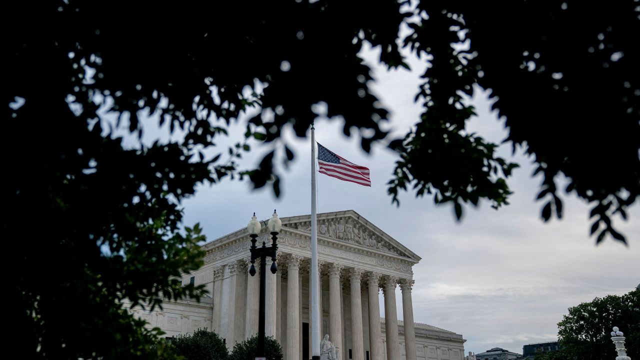 The US Supreme Court building stands in Washington, DC, on October 3, 2022. - The Supreme Court begins their new term today, and is expected to hear cases addressing a number of issues, including affirmative action, Alabamas congressional map, immigration, LGBTQ protections, and the authority of the Environmental Protection Agency. 