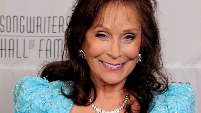 Loretta Lynn, Coal Miner’s Daughter Turned Forthright Country Queen ...