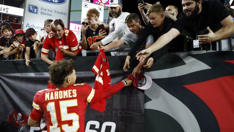 Mahomes celebates after defeating the Bucs. 