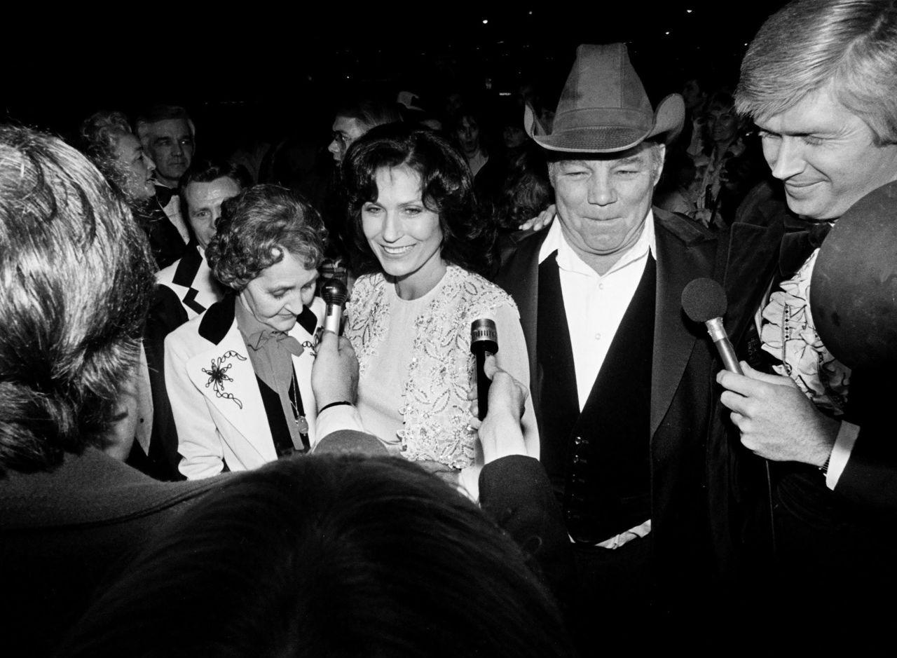 Lynn, center, arrives at the Belle Meade Theater for the movie premiere of "Coal Miner's Daughter" with her mother, Clara Butcher, left, and her husband, Mooney Lynn, in 1980.