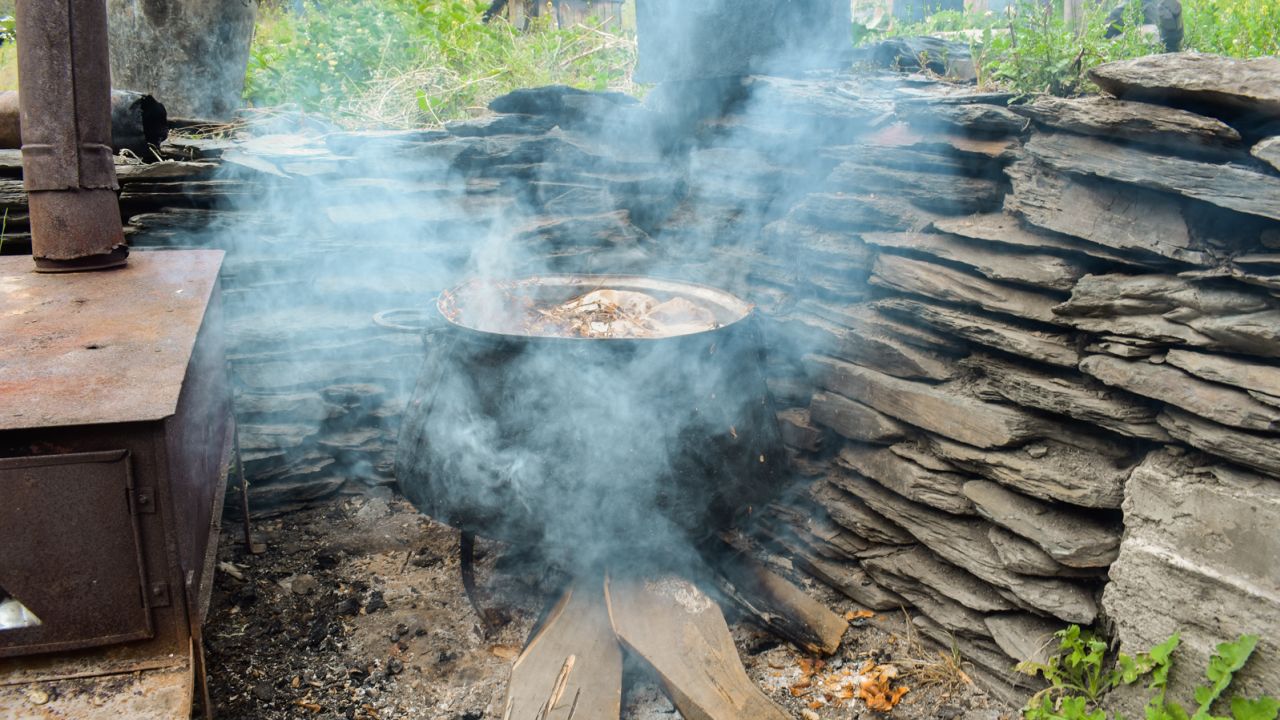 A cauldron brews aludi beer.