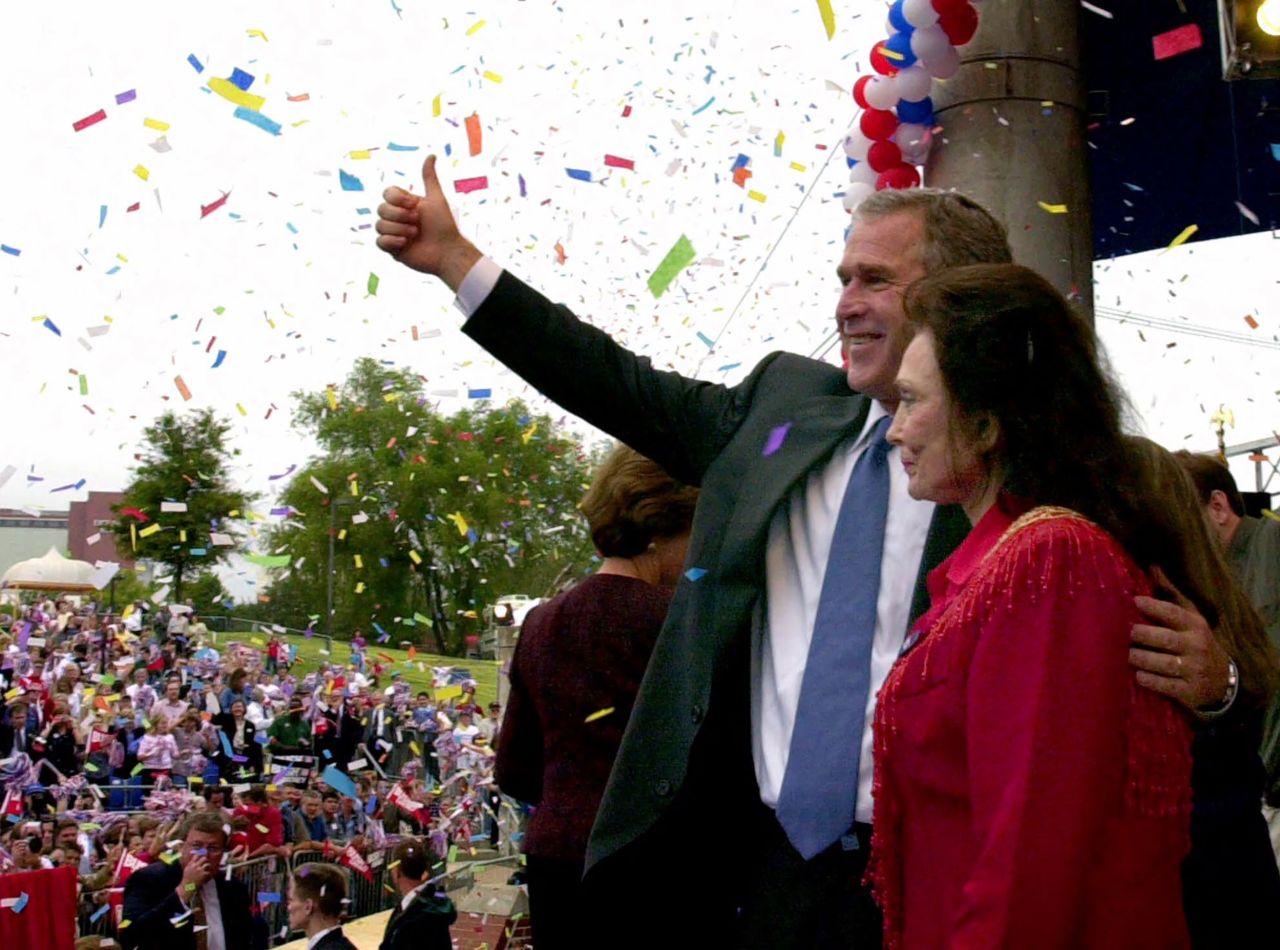 George W. Bush, then a Republican presidential candidate, is joined on stage by Lynn during a rally in Little Rock in 2000.