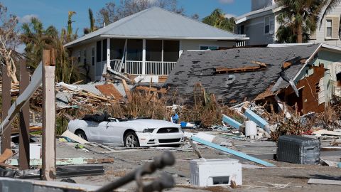 Une maison est en ruines lundi à la suite de l'ouragan Ian à Fort Myers Beach. 