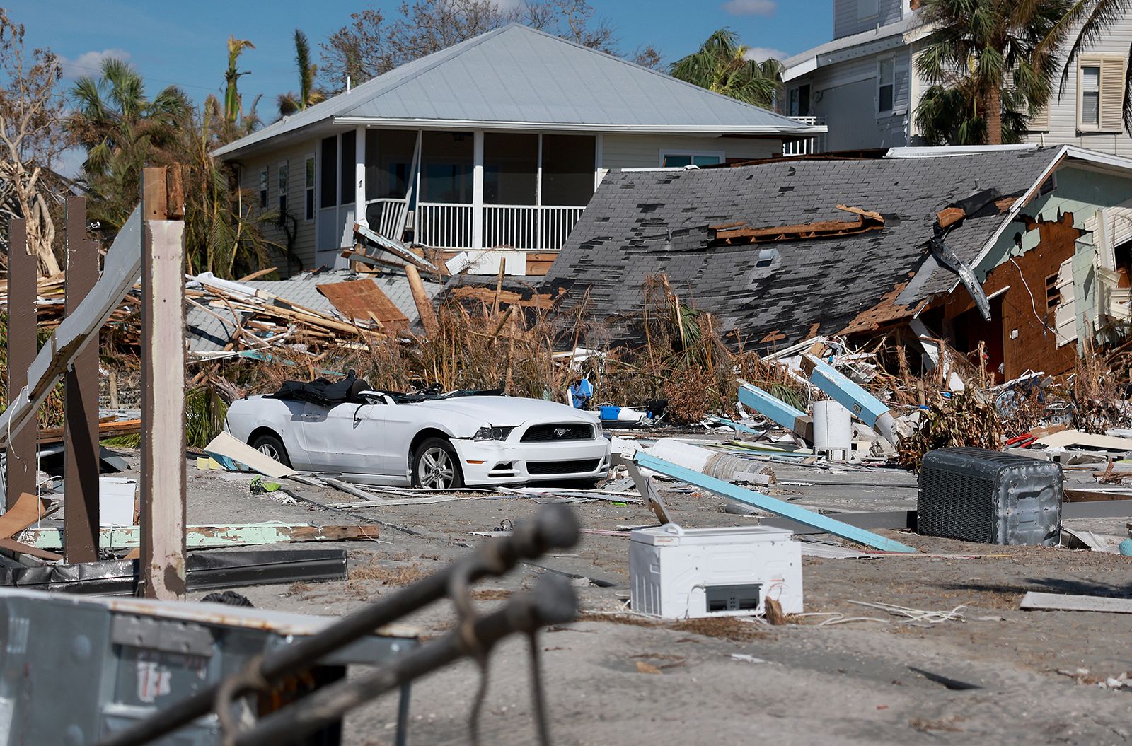 Hurricane Ian's death toll rises as crews in Florida go door to door in  search for survivors in decimated neighborhoods | CNN
