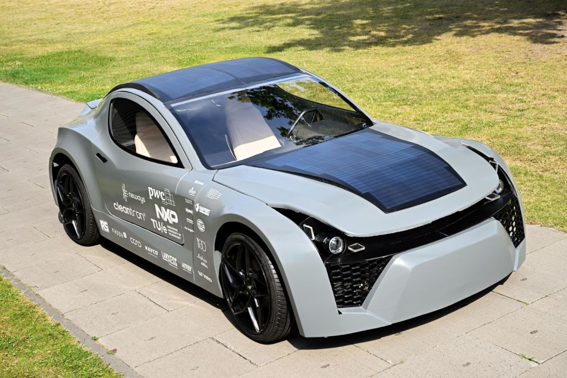 To cut waste and production emissions, the body and frame were 3D-printed using recycled plastic, and the interior fitted out in vegan leather made from pineapples.