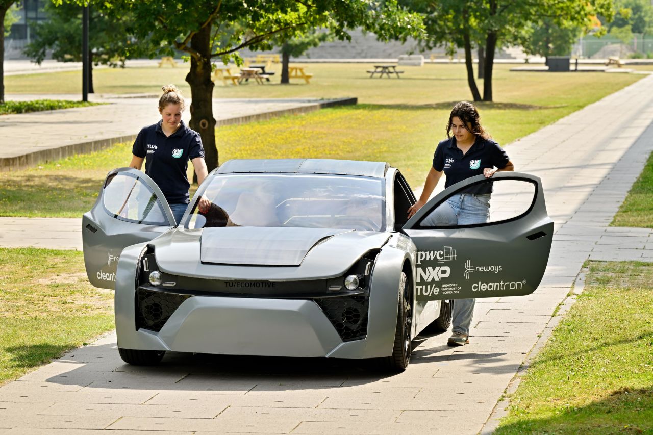 Zem is 3D-printed using recycled plastic strengthened with either glass fibers or carbon fibers, which the students say cuts material waste.