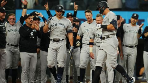 Aaron Judge celebrates with his  teammates at home plate after hitting his 62nd home run.