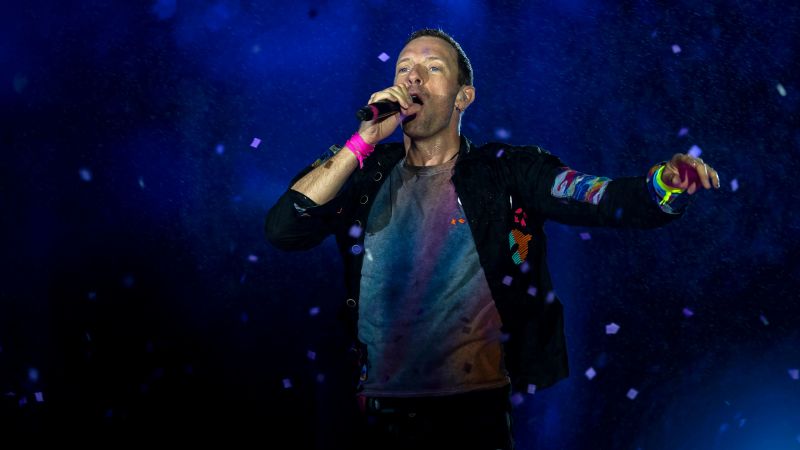 Chris Martin’s lung infection forces Coldplay to postpone shows | CNN
