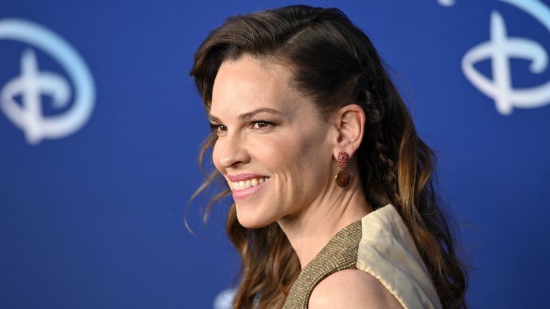 Hilary Swank is pregnant and expecting twins | CNN
