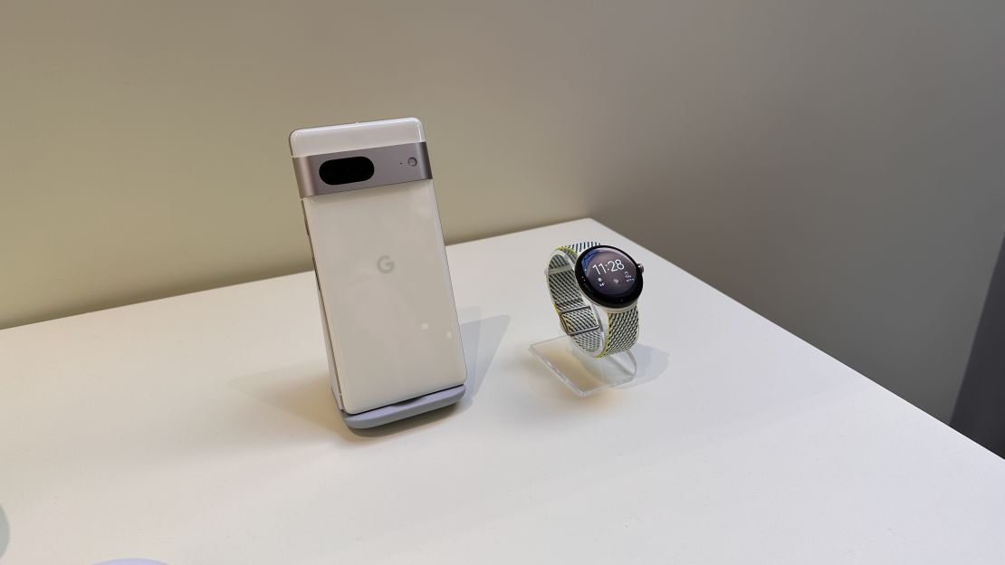 pixel 7 hands on CNNU 15