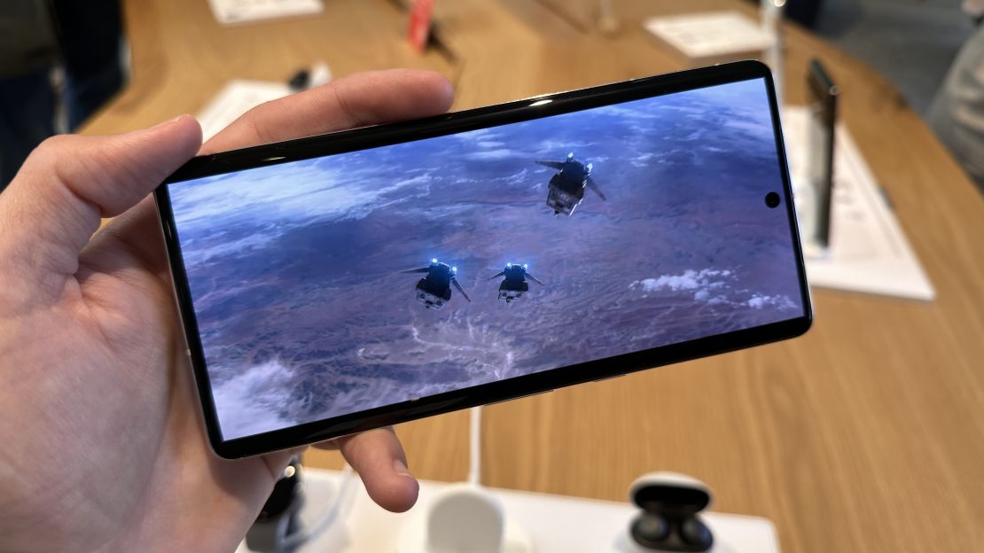 pixel 7 hands on CNNU 12