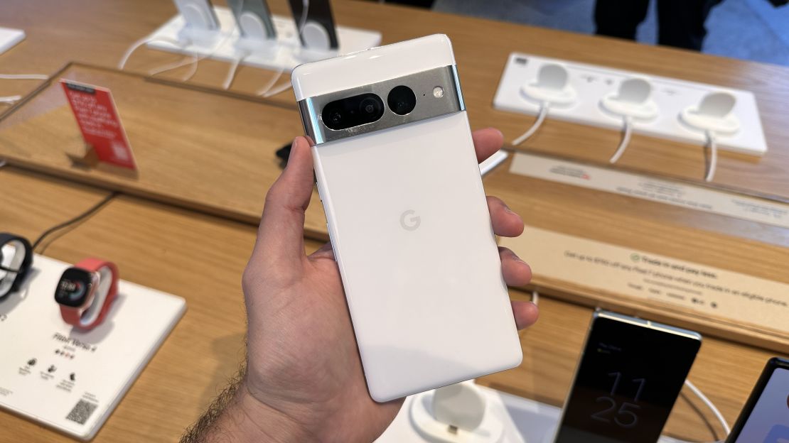 pixel 7 hands on CNNU 10