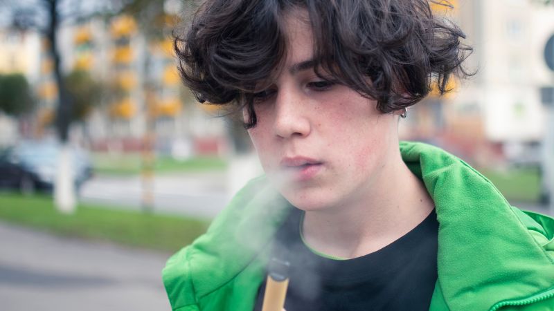 More than 2.5 million US middle and high school students say they currently use e-cigarettes, research finds