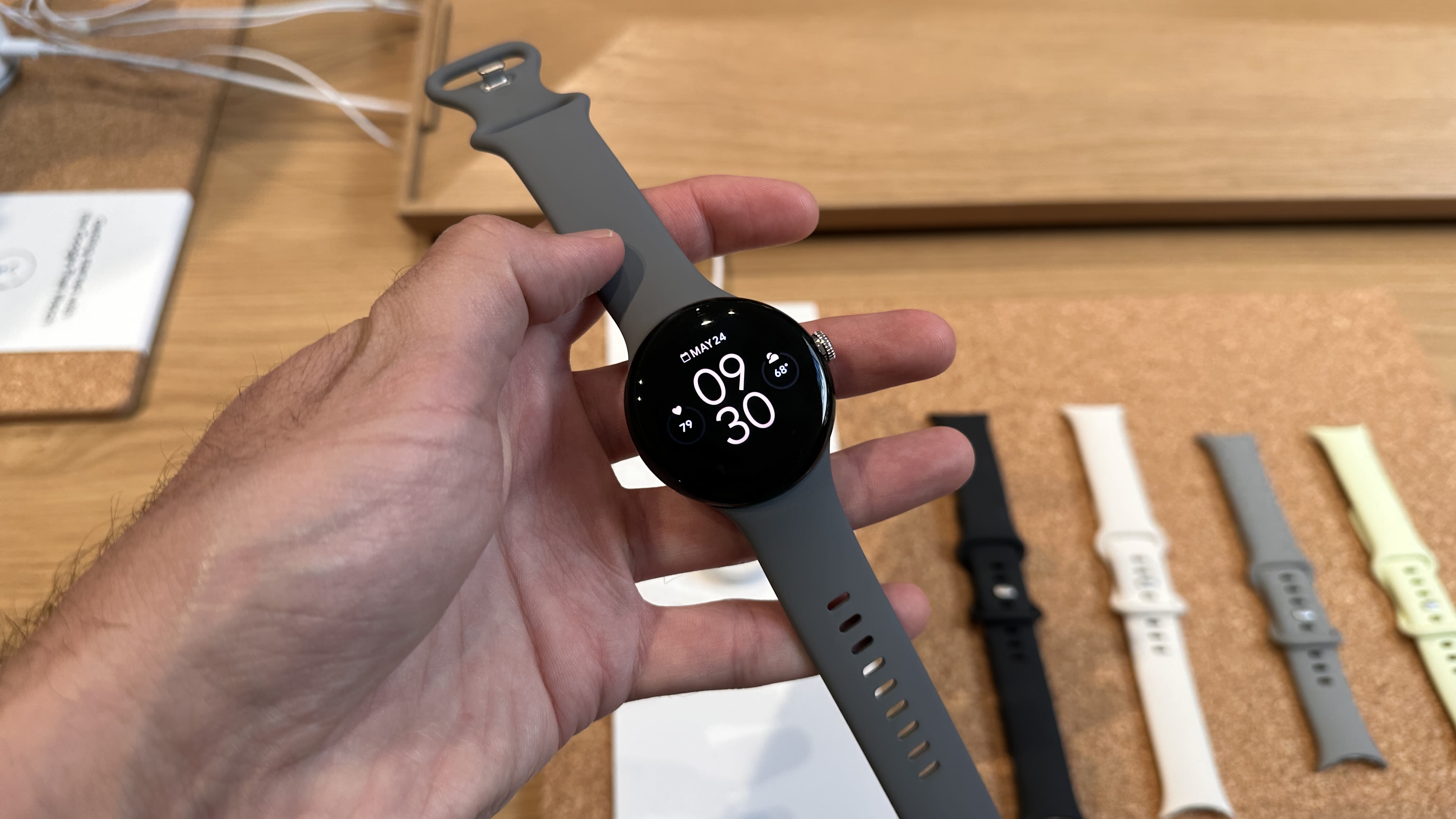 Pixel Watch: Comprehensive hands-on information of Google's upcoming  wearable surfaces -  News