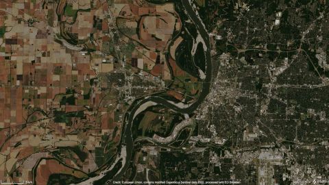 Another supply chain crisis: Barge traffic halted on Mississippi River by lowest water levels in a decade | CNN Business