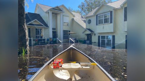 Las inundaciones que barrieron un vecindario del condado de Seminole dejaron el piso inferior de una casa de Ginebra bajo el agua.