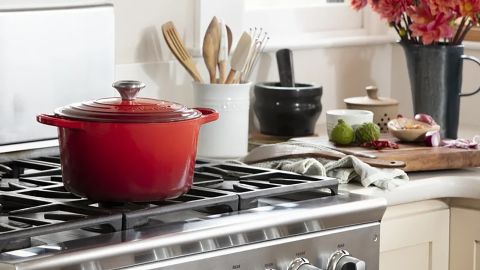 Le Creuset 5.25-Quart Enameled Cast Iron Signature Deep Oven